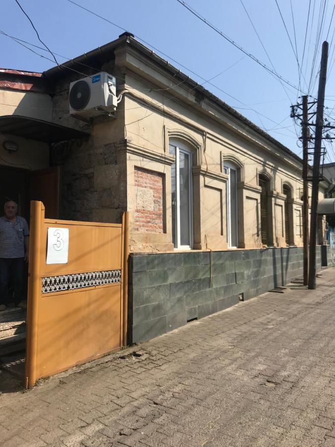 Центр Города Спокойная Улица Кутаиси Экстерьер фото